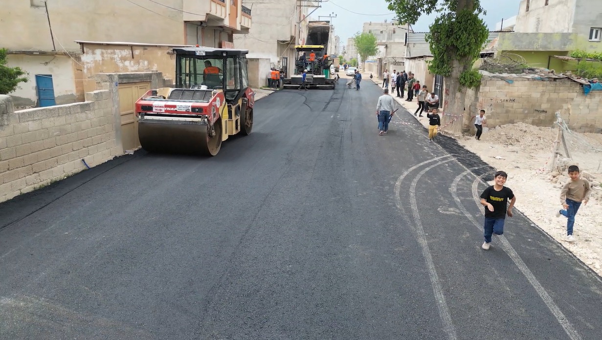 Suruç’ta remil yolu sıcak asfaltla yenilendi