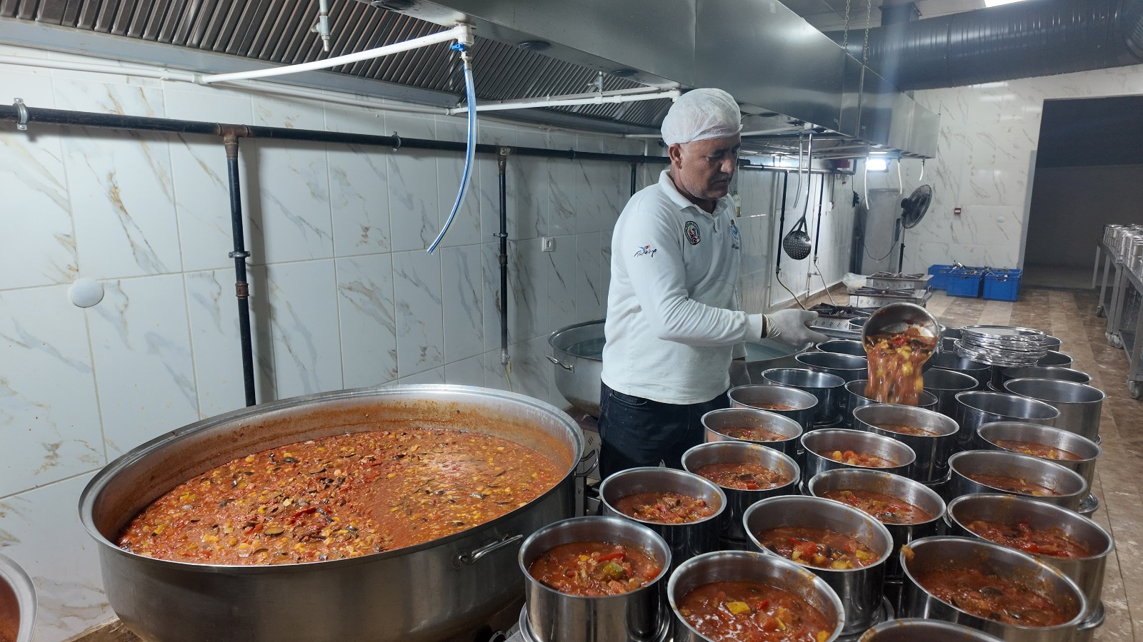 Haliliye’de ihtiyaç sahiplerine sıcak yemek hizmeti