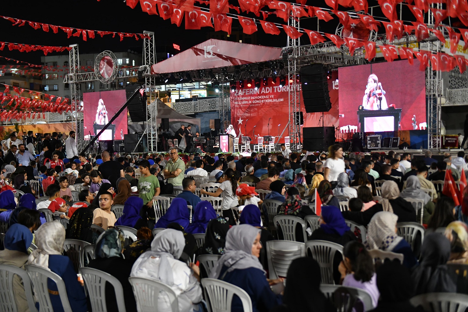 Urfa’da on binlerin katılımıyla 15 Temmuz coşkusu