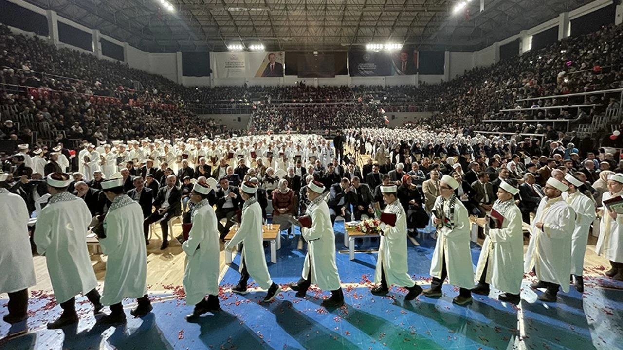 Şanlıurfa'da 571 hafız törenle icazet aldı