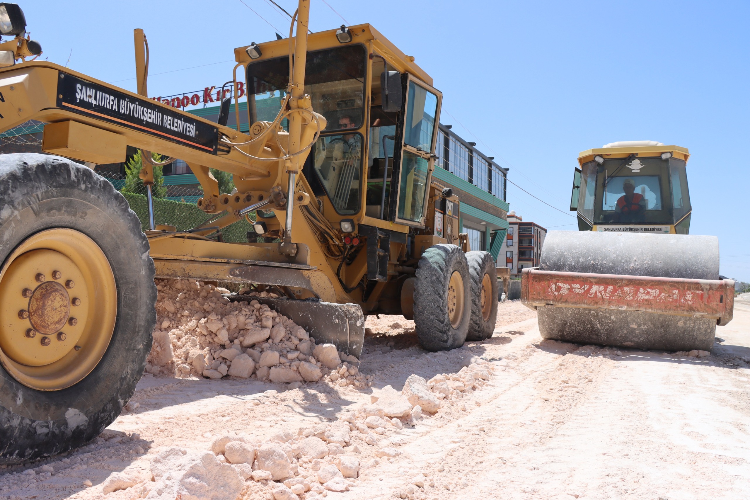 Viranşehir’in kalbinde yeni yollar yapılıyor