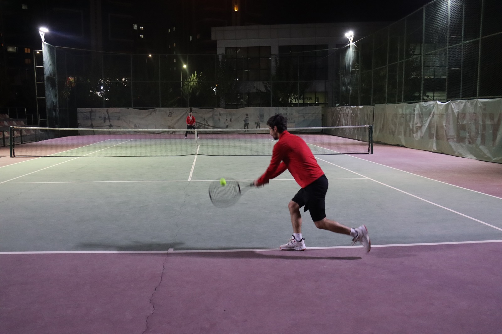 Urfa’da öğretmenler kortta buluştu