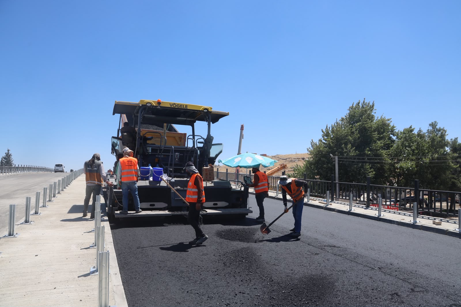 Evren Sanayi Sitesi Katlı Köprülü Kavşağı'nda Asfalt Serimi Devam Ediyor