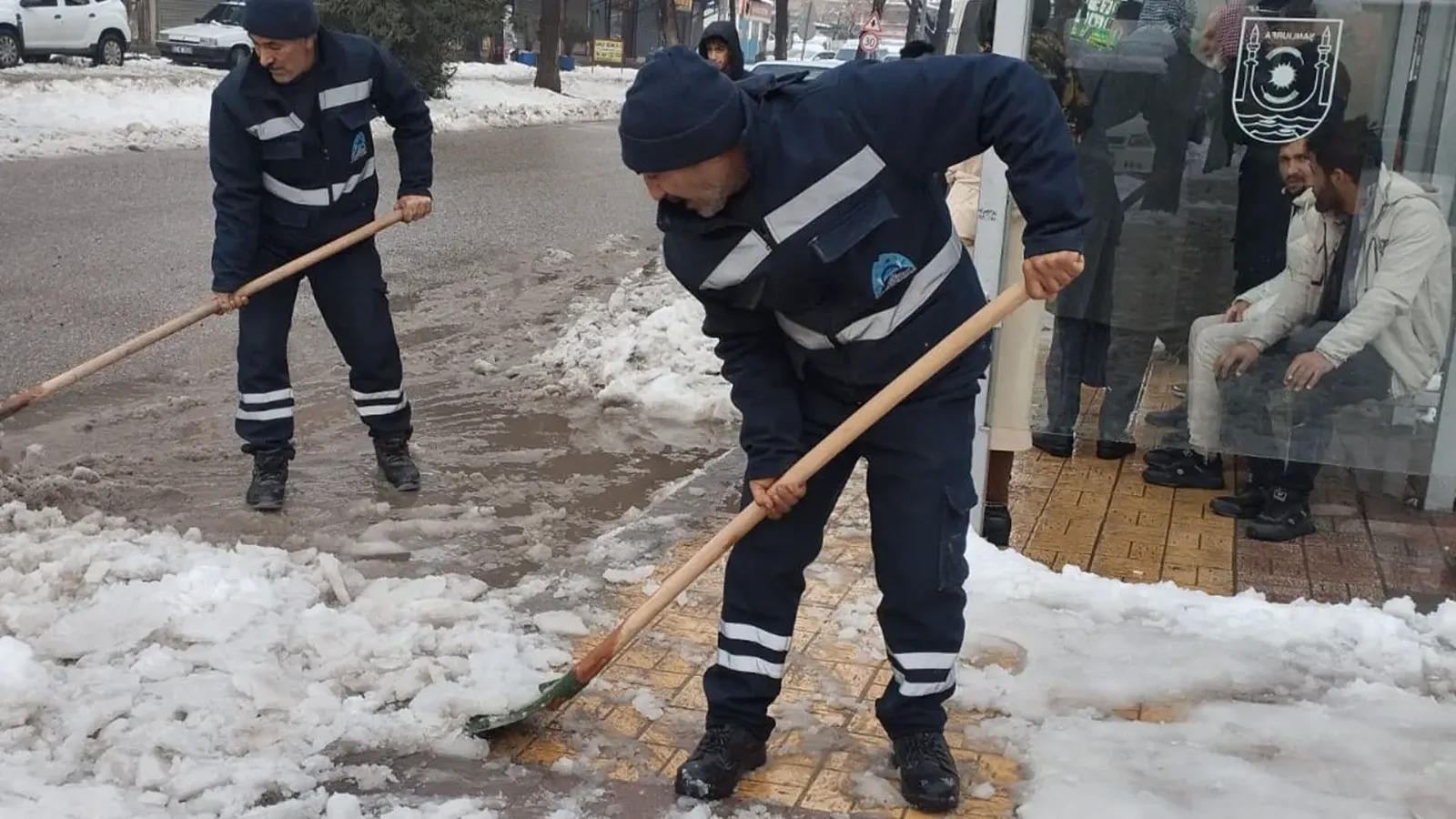 Eyyübiye’de sokak sokak kar temizliği