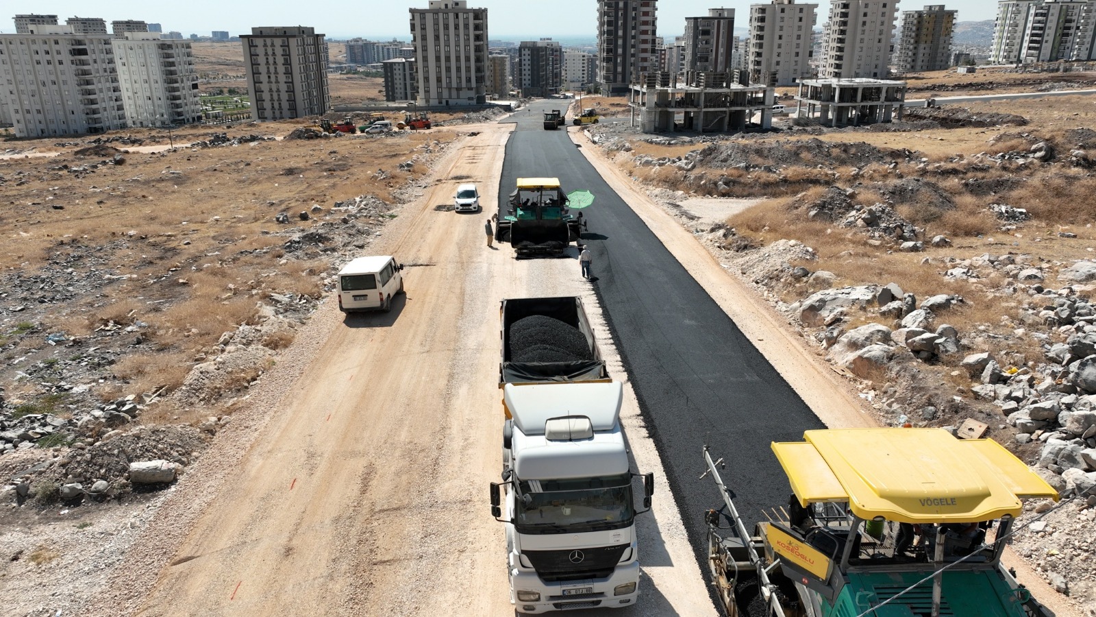 Mehmetçik’te asfalt atağı sürüyor