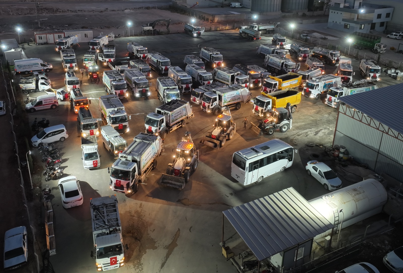 Törene gider gibi temizliğe gittiler