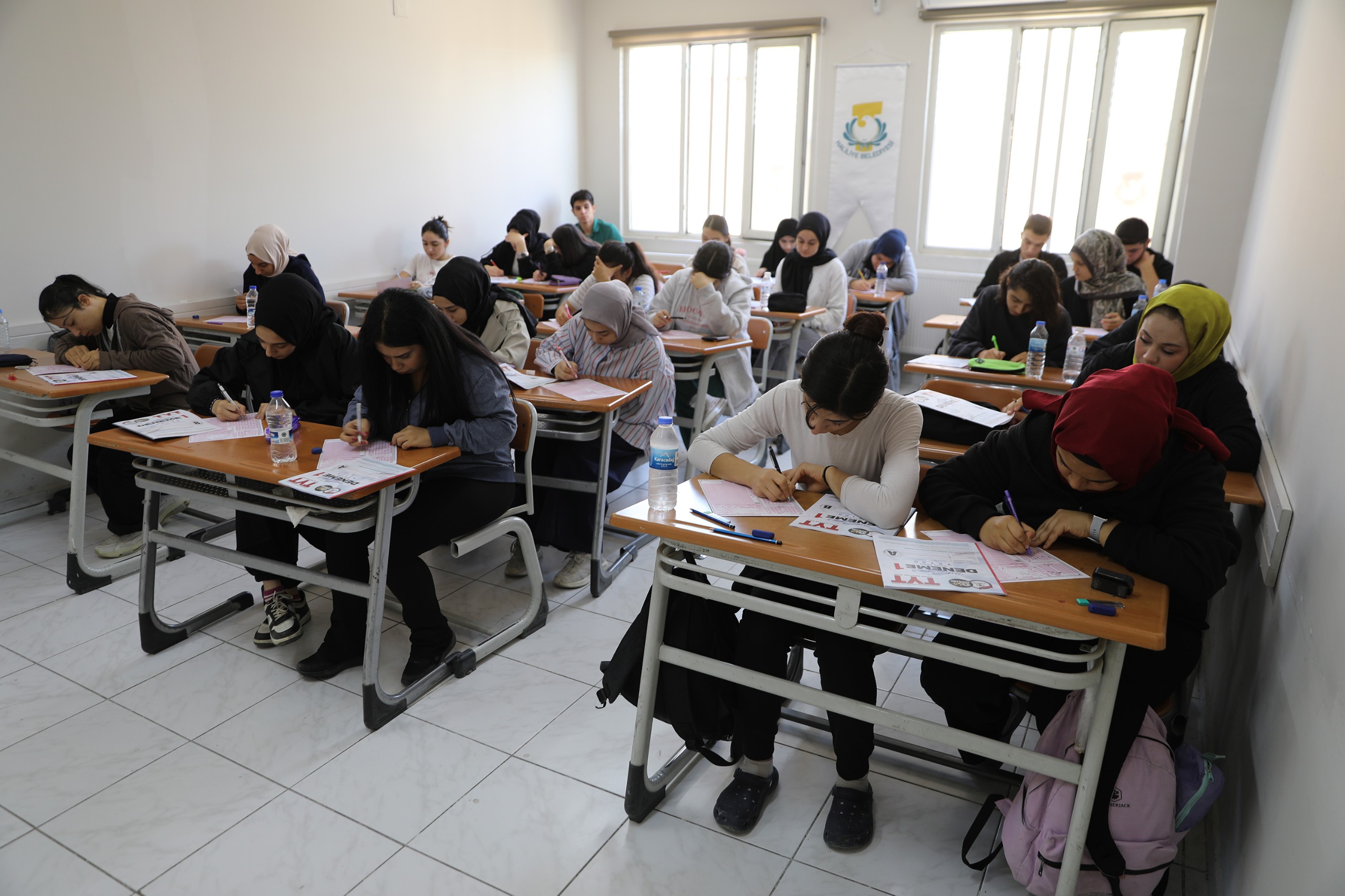 Haliliye’den gençlere büyük destek