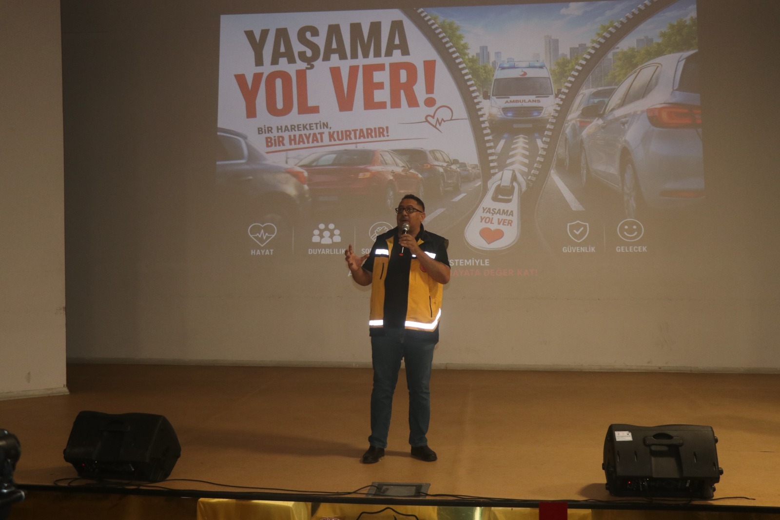 Büyükşehir’den Şoförlere “Fermuar Sistemiyle Yaşama Yol Ver” Eğitimi
