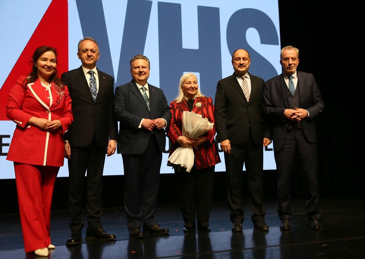 BAŞKAN GÜLPINAR, VİYANA’DA GÖBEKLİTEPE İLHAMLI SERGİNİN AÇILIŞINA KATILDI