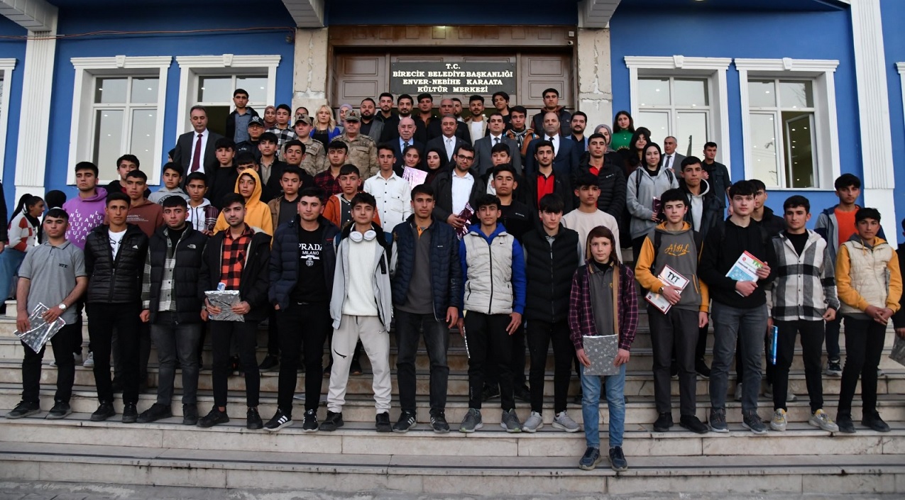 Vali Şıldak Birecikli gençleri dinledi