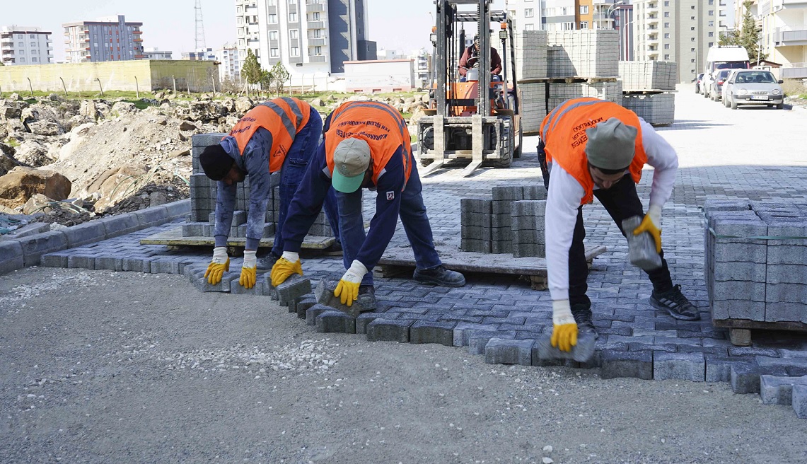 Karaköprü'de yeni yollar kilitli parkeyle döşeniyor