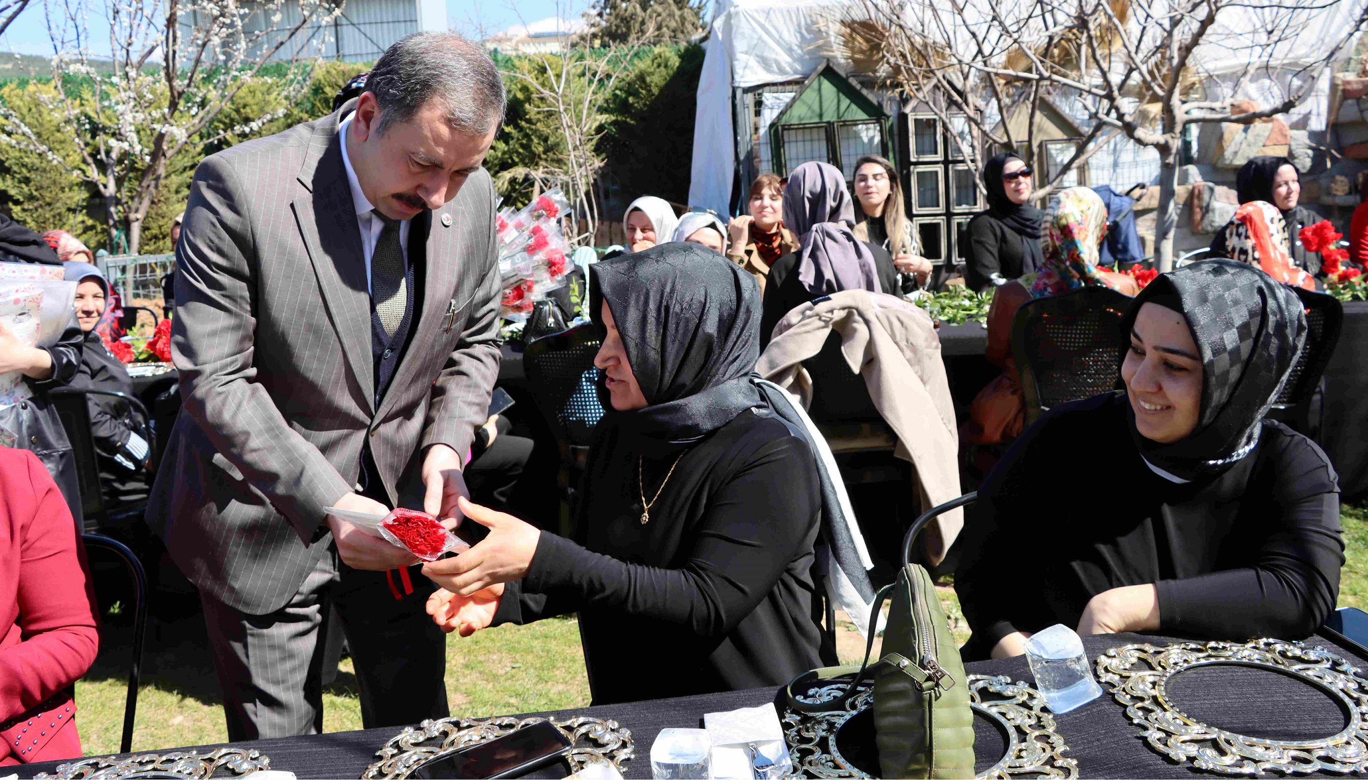 Başkan Baydilli kadınlar gününü kutladı