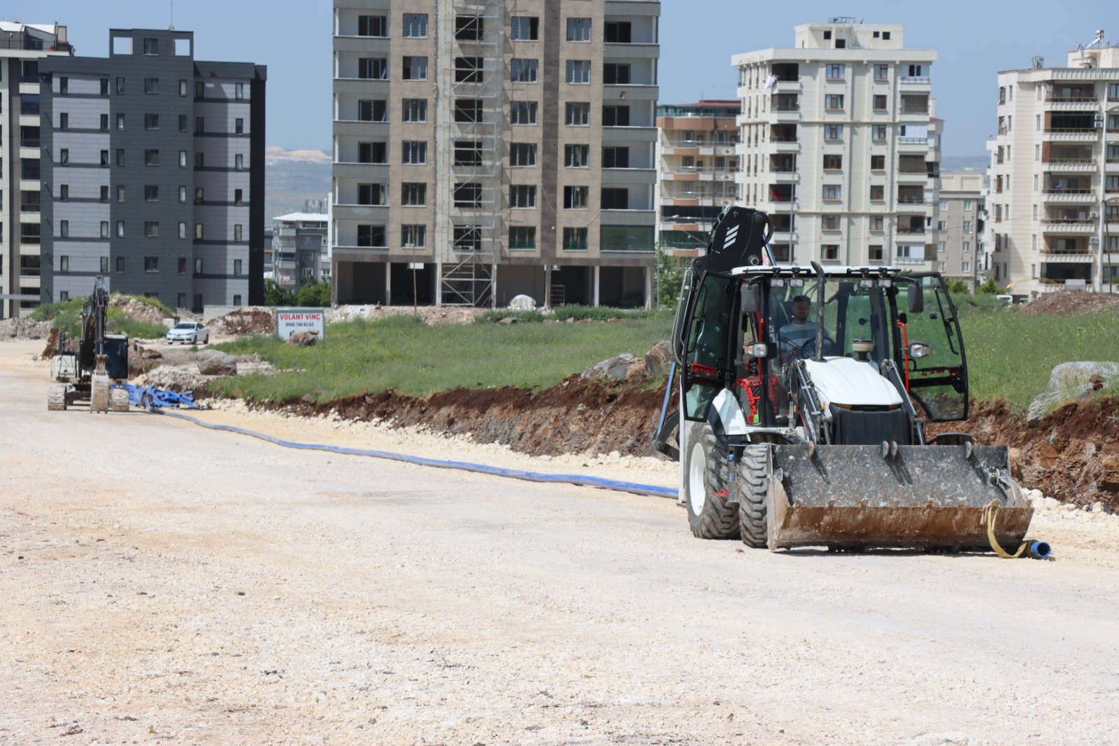 Büyükşehir, Güzelyurt’ta Altyapı Ve Yol Çalışmalarına Hız Verdi