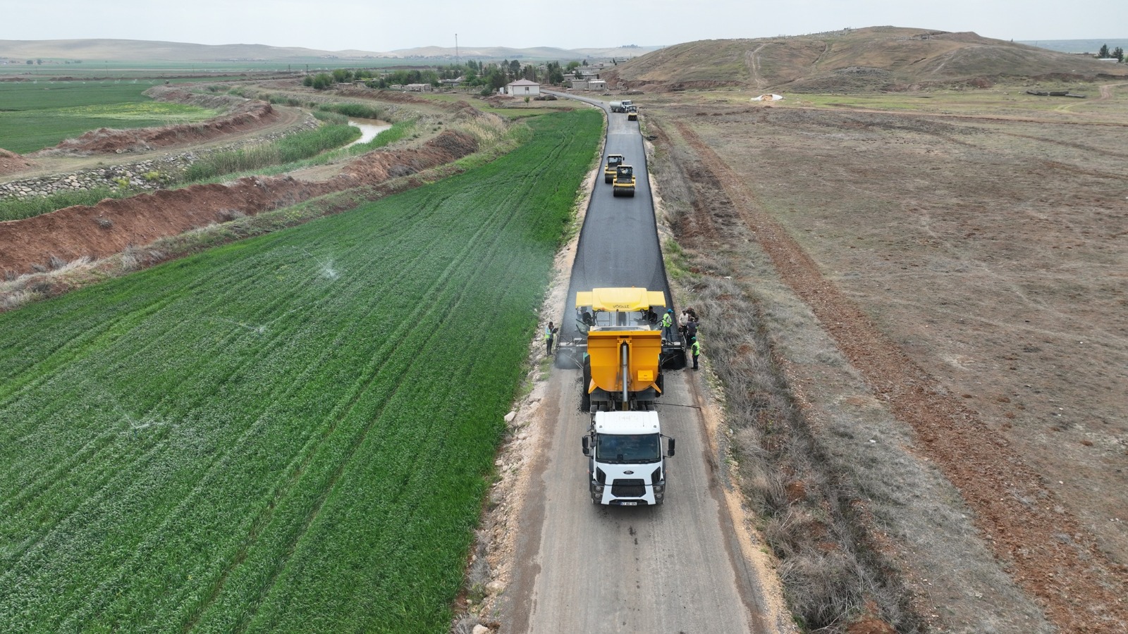 Suruç’ta sıcak asfalt çalışmaları sürüyor