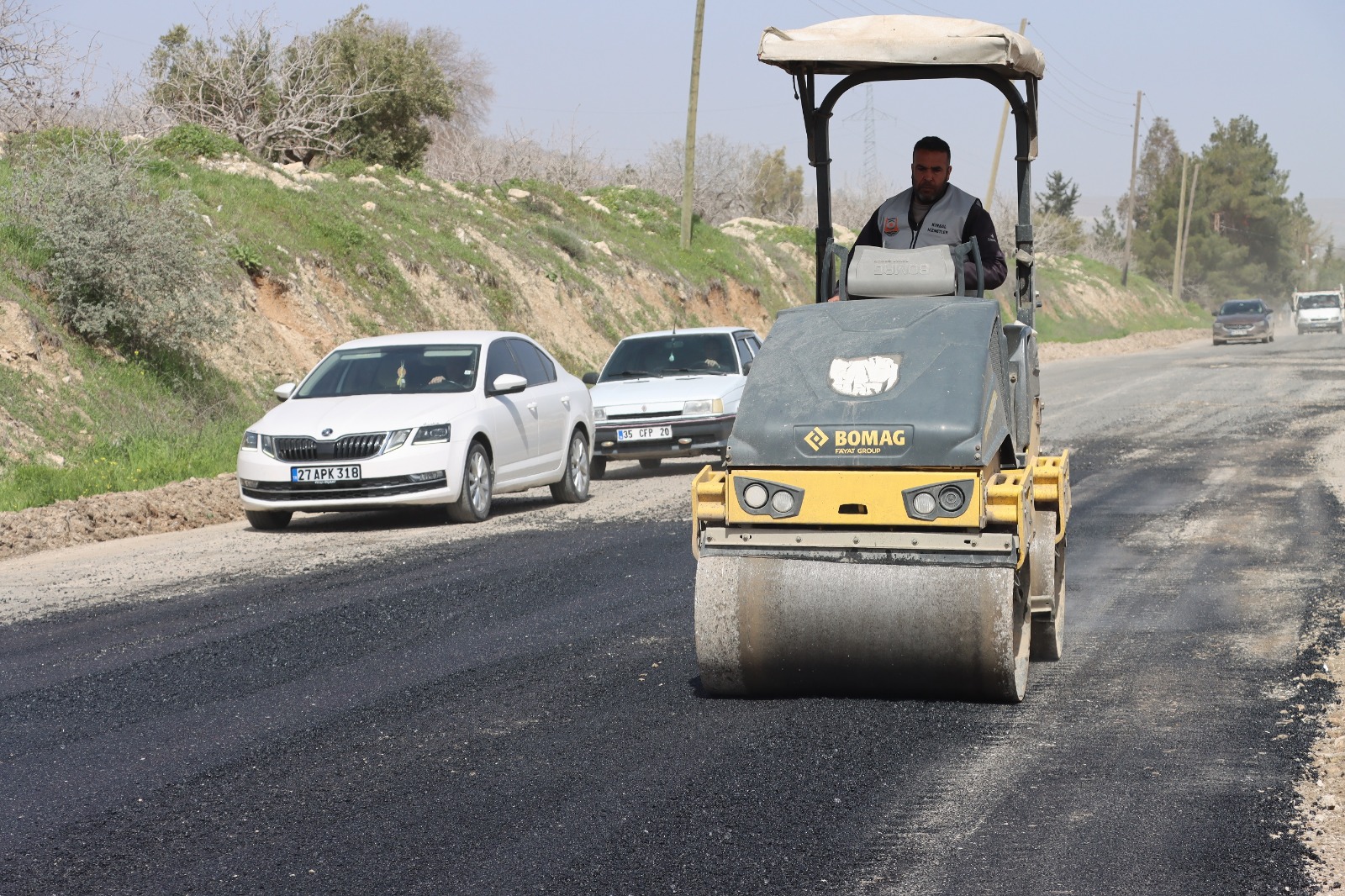 BÜYÜKŞEHİR BELEDİYESİ, BOZUK YOLLARI ONARIYOR
