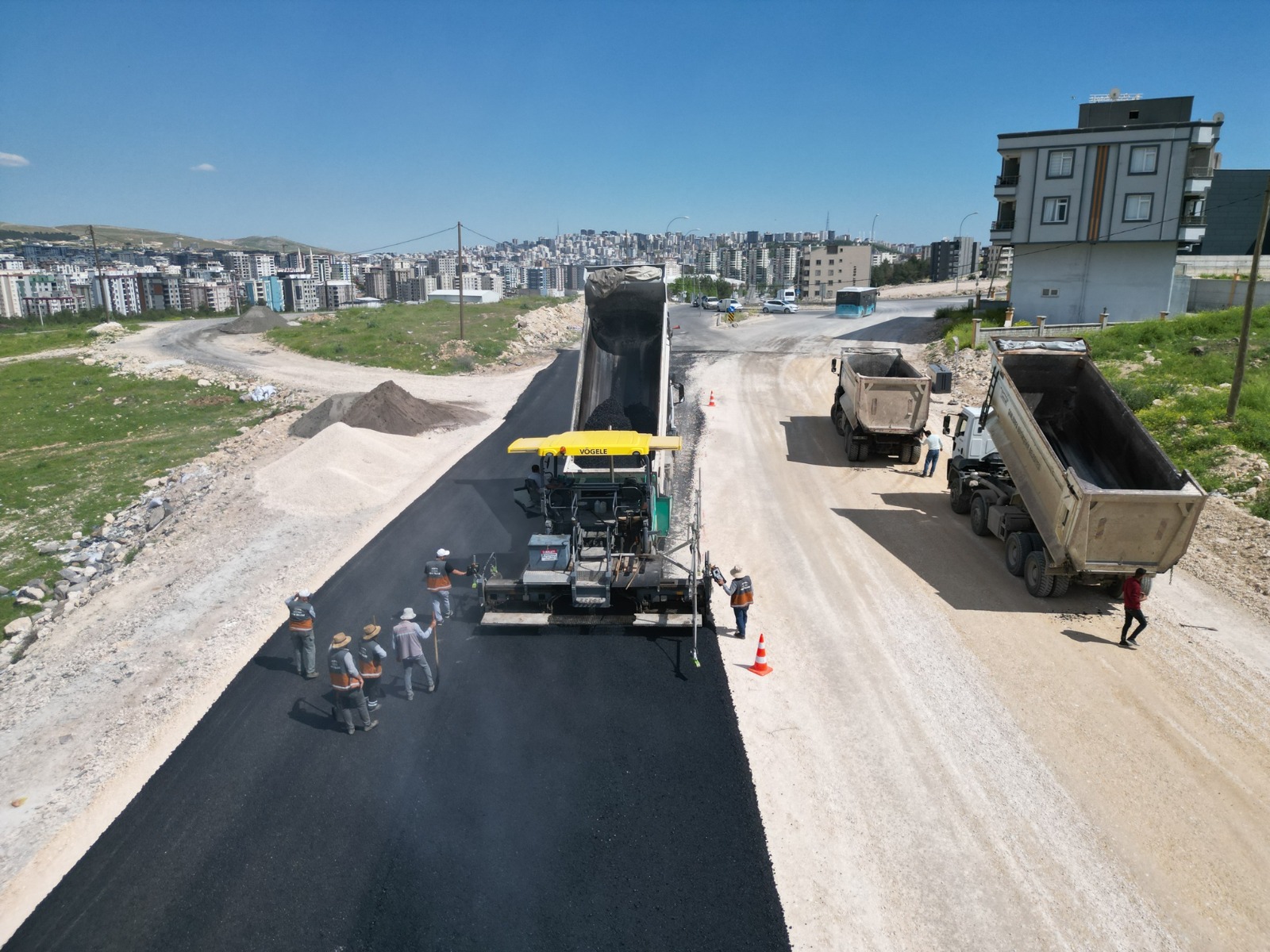 Büyükşehir, Balıkayağı-Azerbaycan Bulvarı Yolunu Sıcak Asfaltla Buluşturuyor