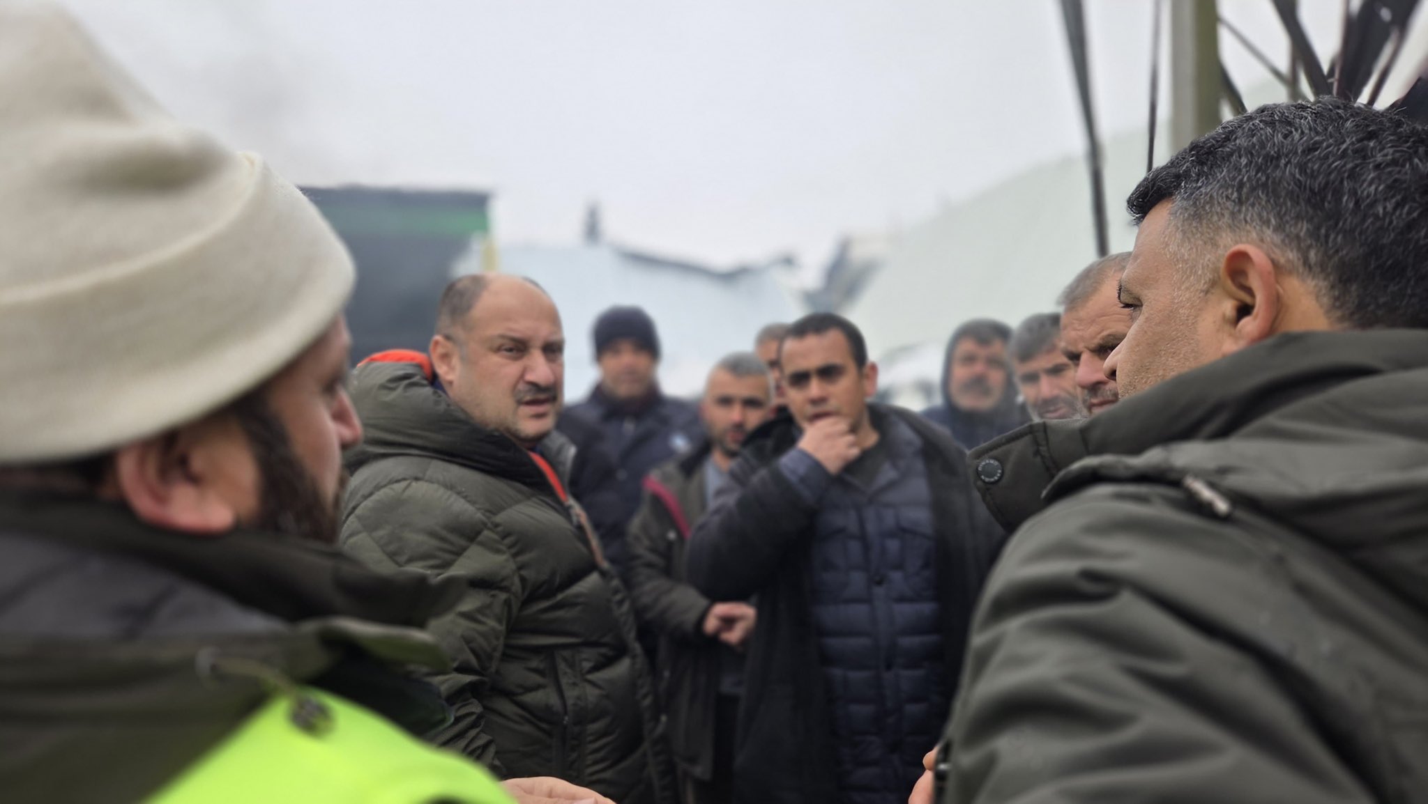 Başkan Gülpınar, Hal Pazarında İncelemede Bulundu