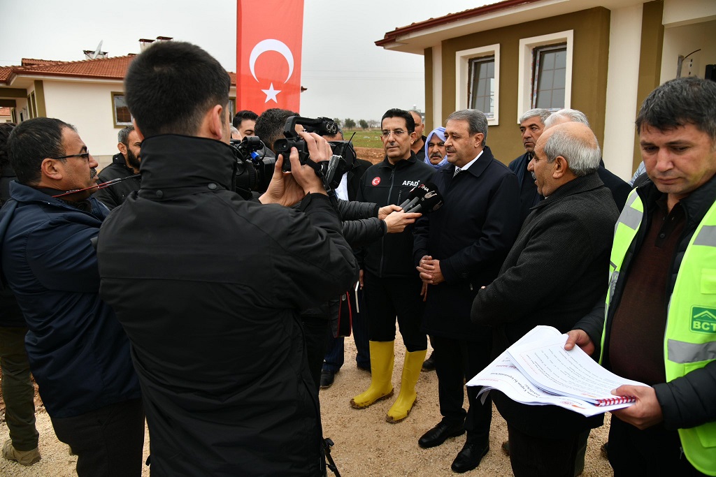 Vali Şıldak o konutları inceledi