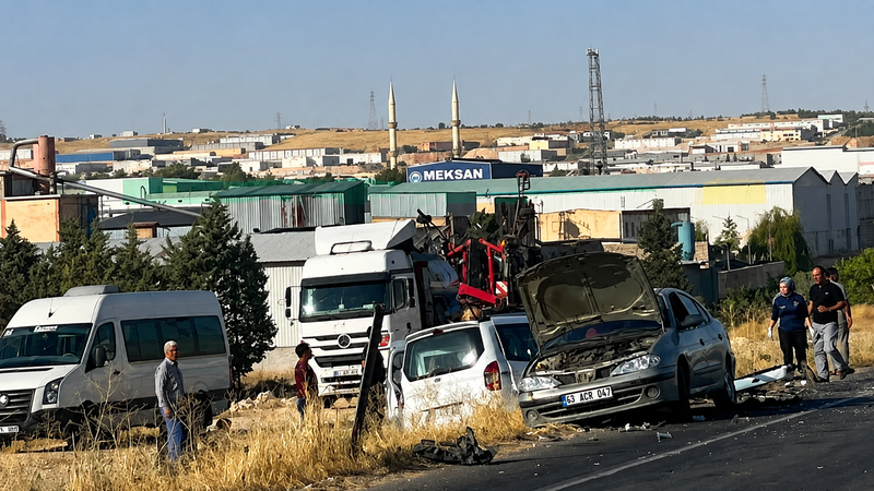 Şanlıurfa D-400'de Korkunç Trafik Kazası 1 Ölü, 3 Yaralı Var