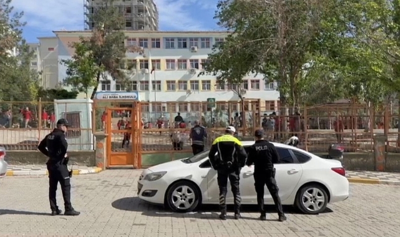 Urfa'da okul çevrelerinde adım attırılmadı!