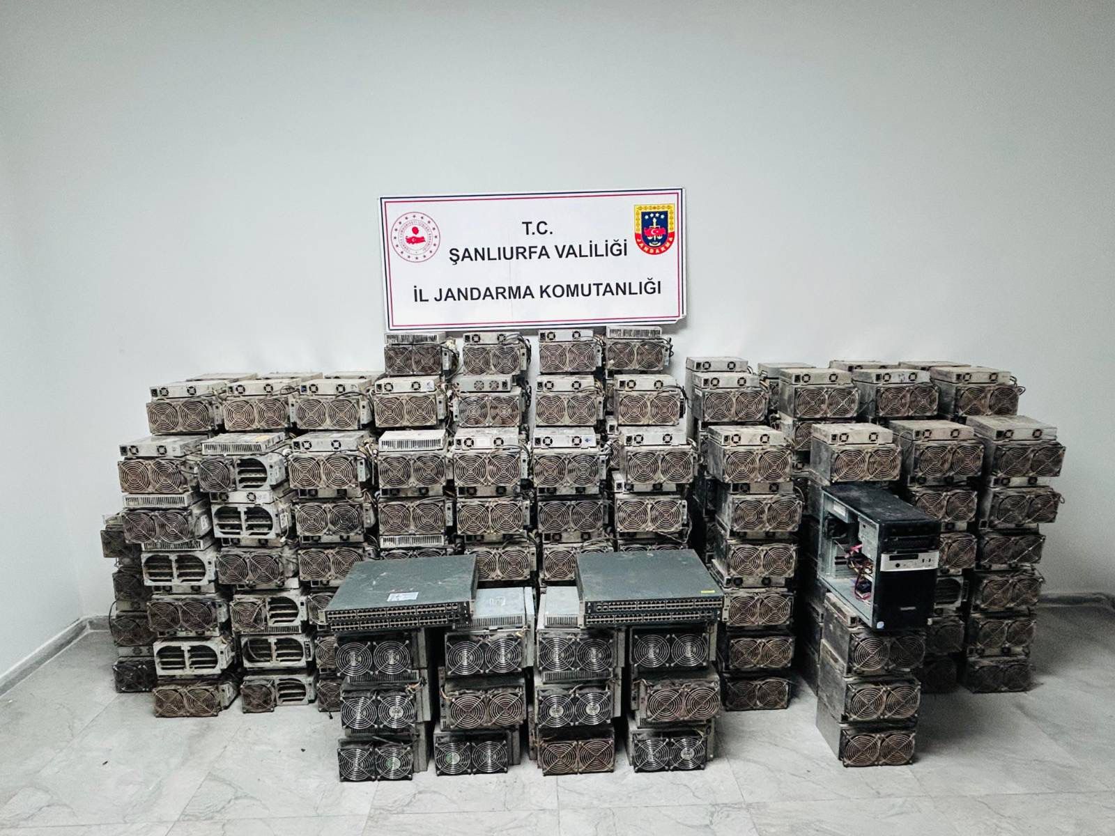 Şanlıurfa’da Kaçak Bitcoin Operasyonu: 1,5 Milyon TL’lik Düzene El Konuldu