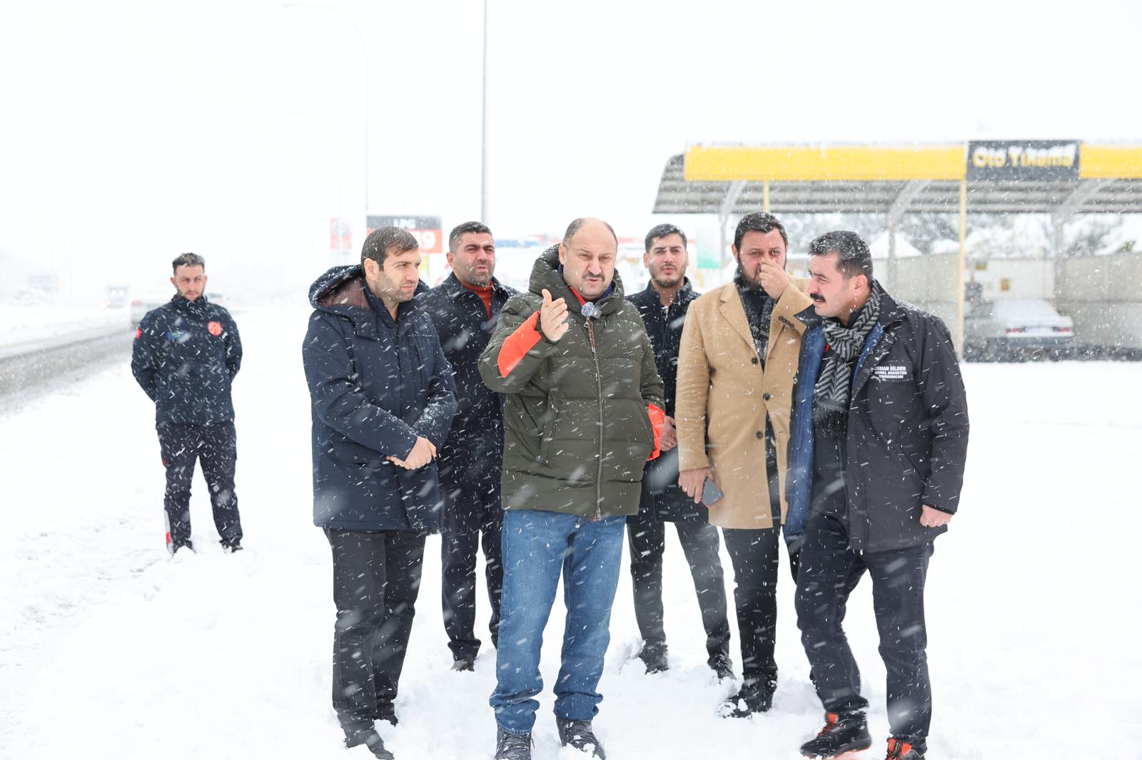 Başkan Gülpınar, Karla Mücadele Çalışmalarını Yerinde Yönetti