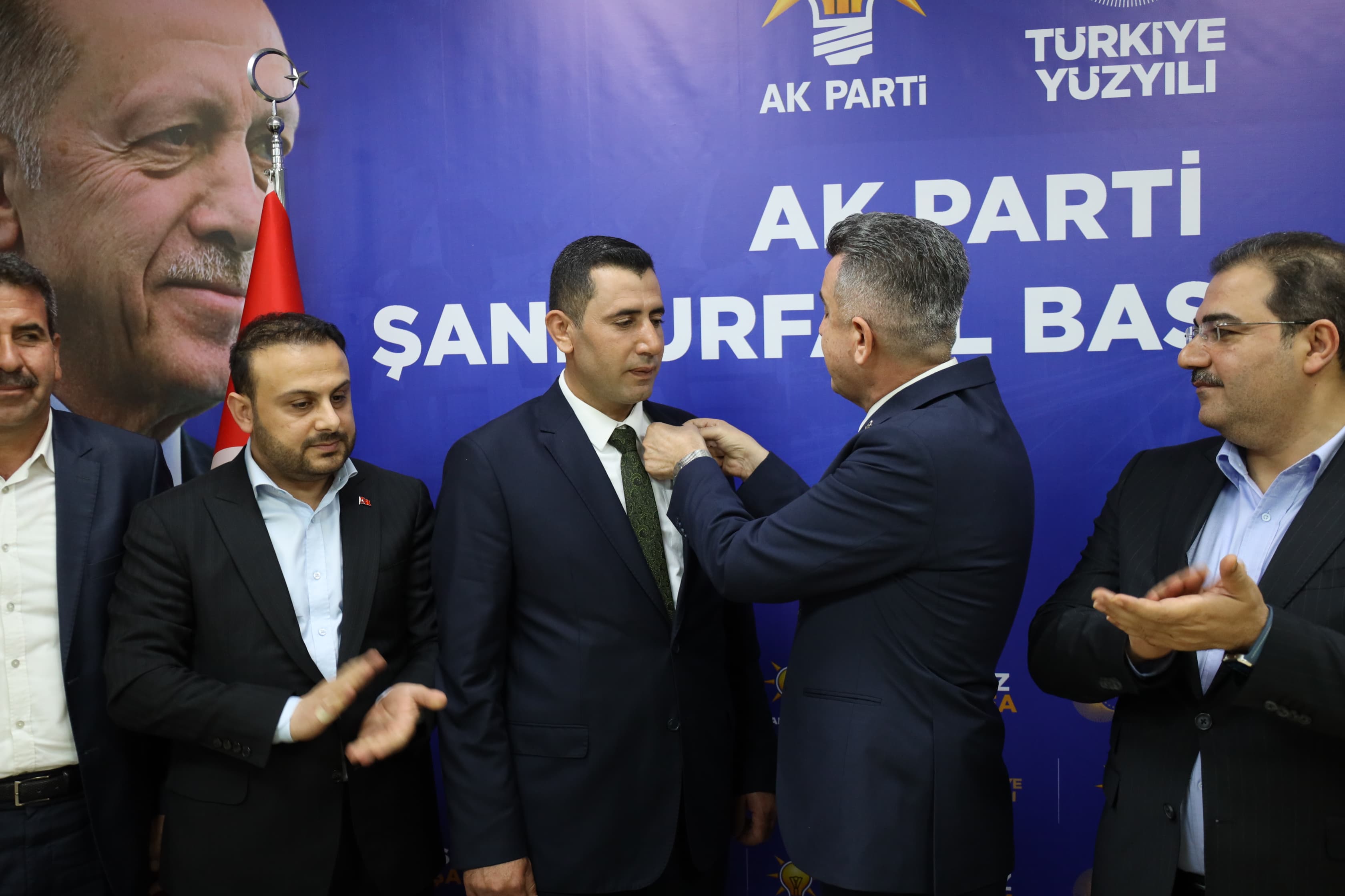 AK Parti'ye Katılımlar Devam Ediyor
