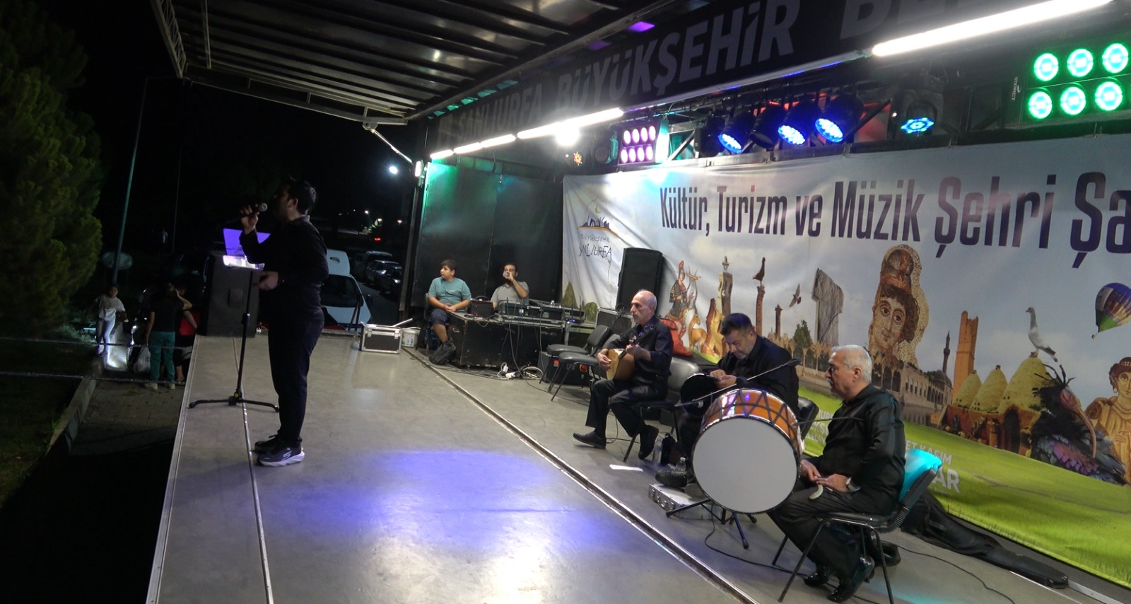 Şanlıurfa’da Türkü Ve Halay Dolu Gece