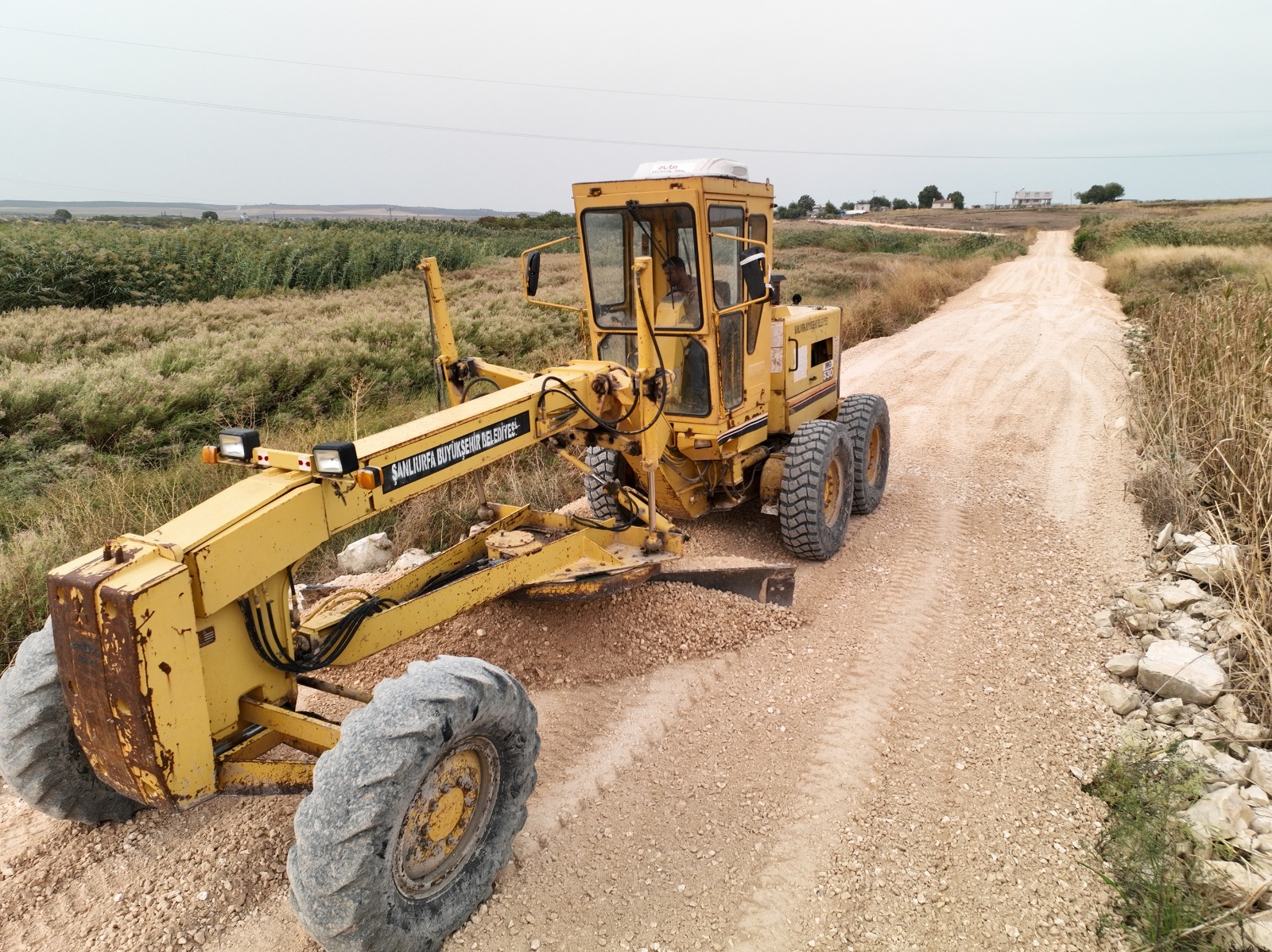 Karaköprü’de 11 Kilometrelik Yol Sathi Asfalta Hazırlanıyor
