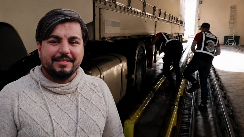 Yurtdışı Yasağı Olan Ünlü YouTuber Sınırda Yakalandı! Tırın Altından Çıktı