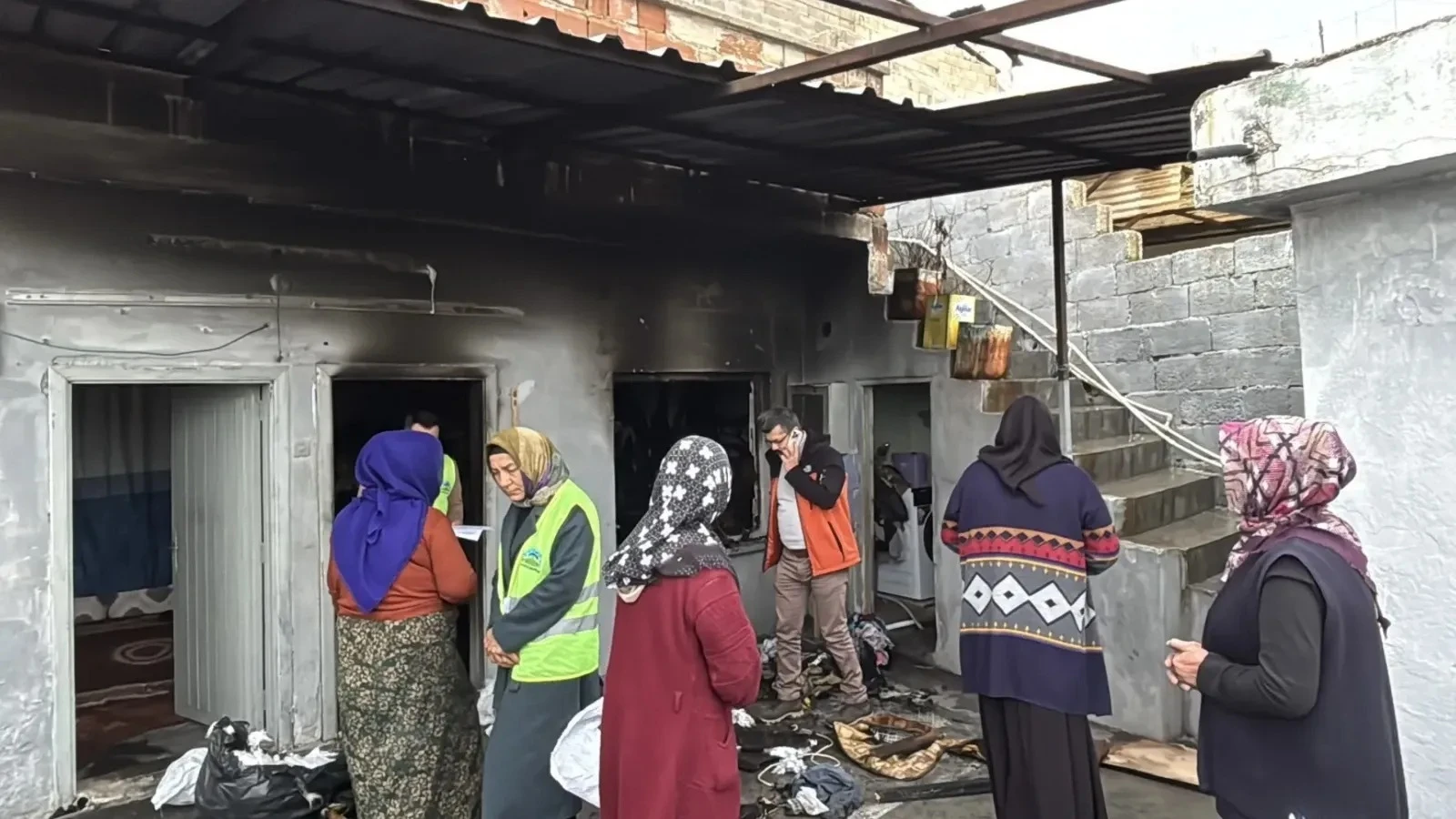 Evi yanan aileye Eyyübiye Belediyesi sahip çıktı