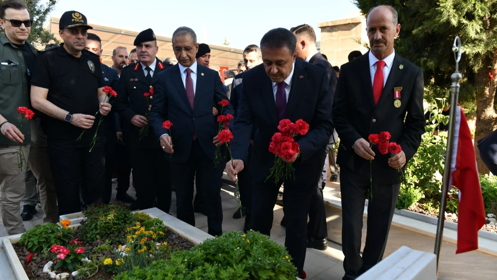 Vali Şıldak’tan Arefe günü anlamlı ziyaret