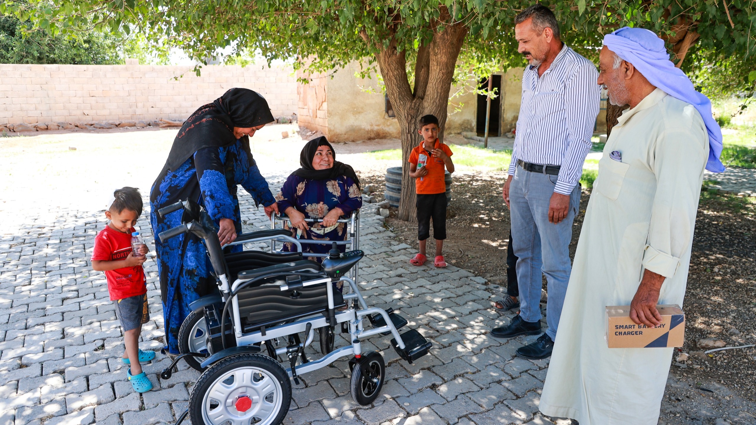 Harran'da Aysel Bata akülü sandalyesine kavuştu