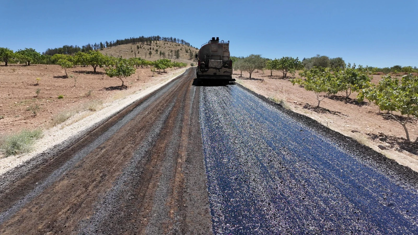 Birecik’te 8 Km’lik grup yolu asfaltla kaplandı