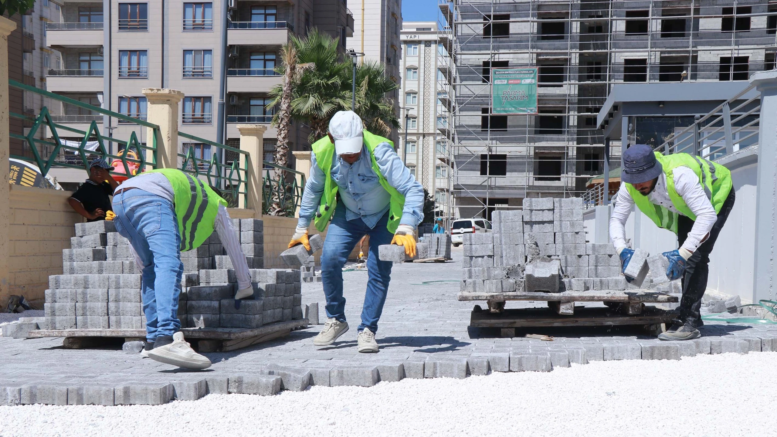 Haliliye’de 3 mahallede hummalı üstyapı çalışması