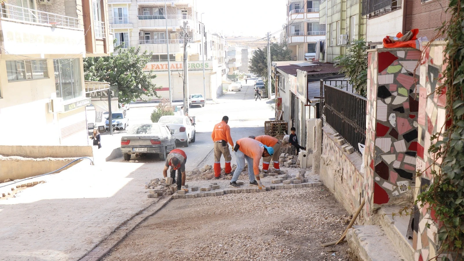 Haliliye’de 15 ekip ile yol yapım ve onarım çalışmaları sürüyor
