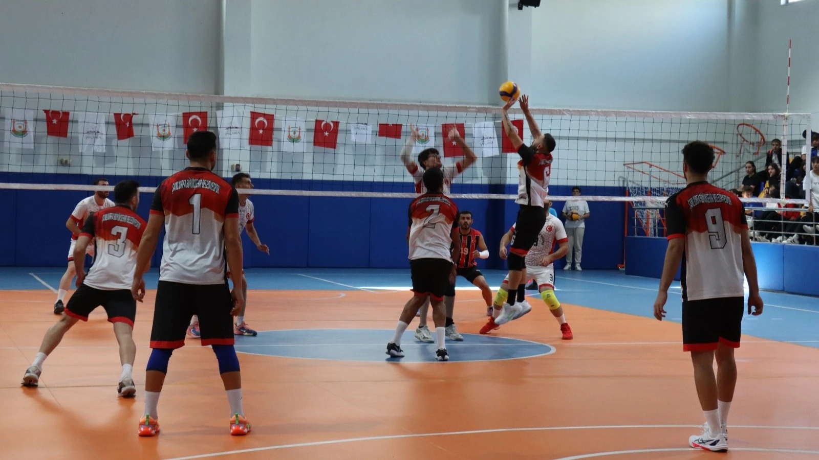 Büyükşehir Belediyespor zirveye yerleşti