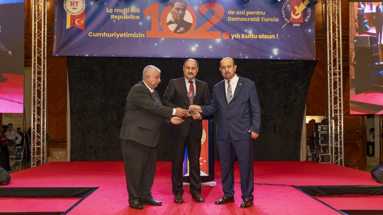 Başkan Gülpınar’a “yılın en başarılı belediye başkanı” ödülü