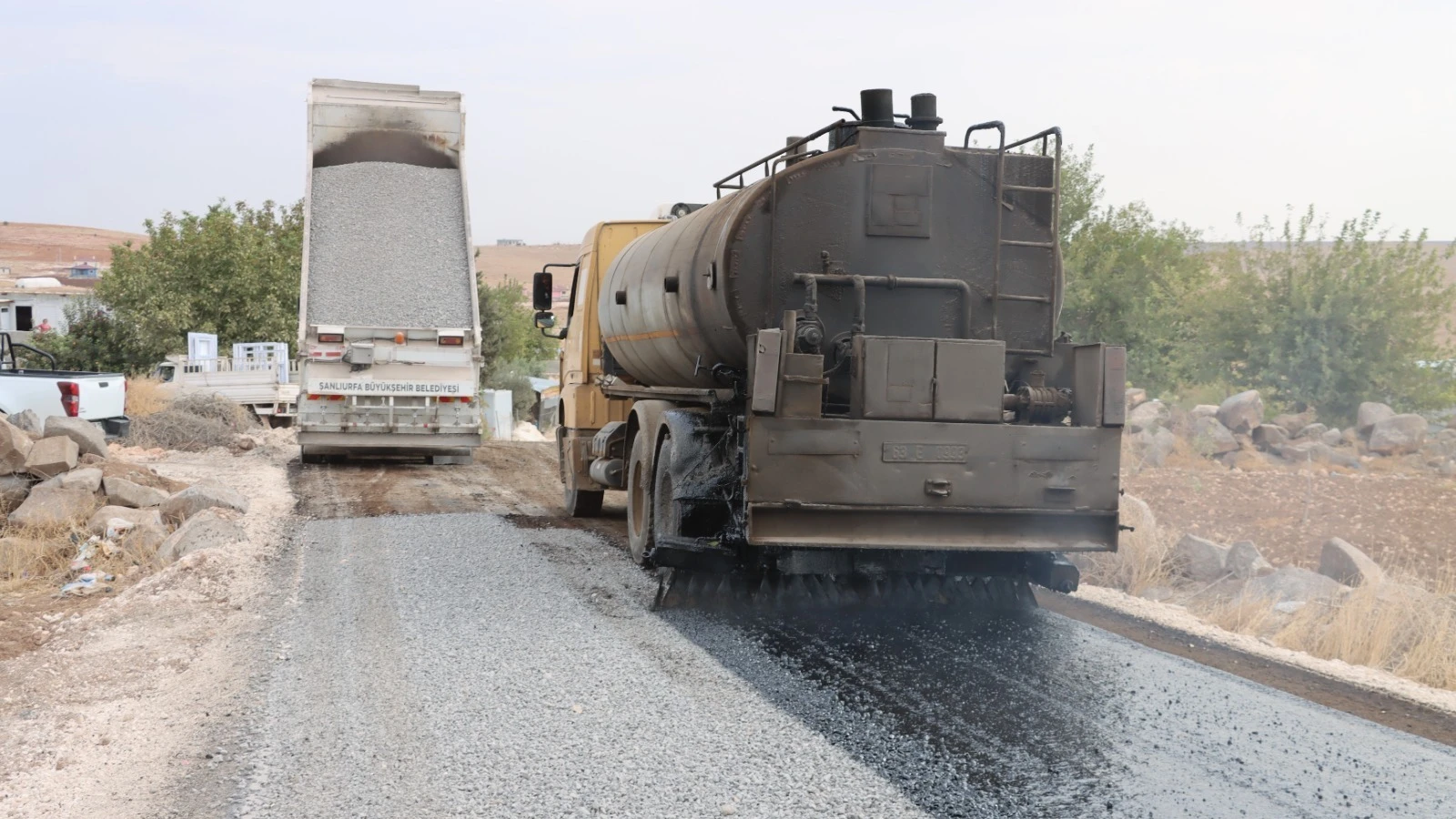 Karaköprü kırsalında yollar yenileniyor