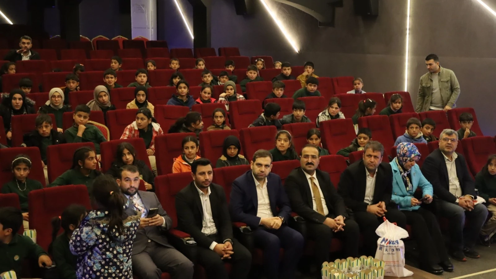 Urfa’da öğrencilere sinema keyfi