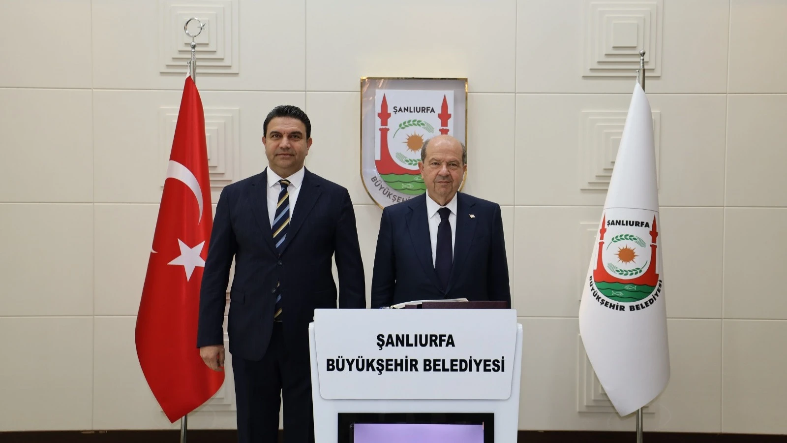 KKTC ESKİ CUMHURBAŞKANI TATAR’DAN ŞANLIURFA BÜYÜKŞEHİR BELEDİYESİ’NE ZİYARET