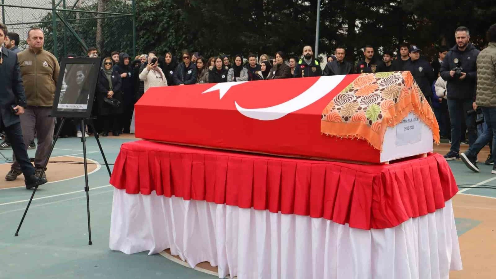 Yüzlerce meslektaşı Fatma Nur öğretmeni son yolculuğuna uğurladı