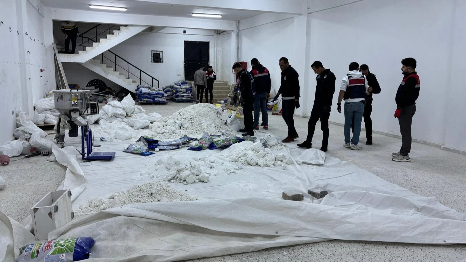 Urfa’da sahte deterjan dolum depolarına baskın