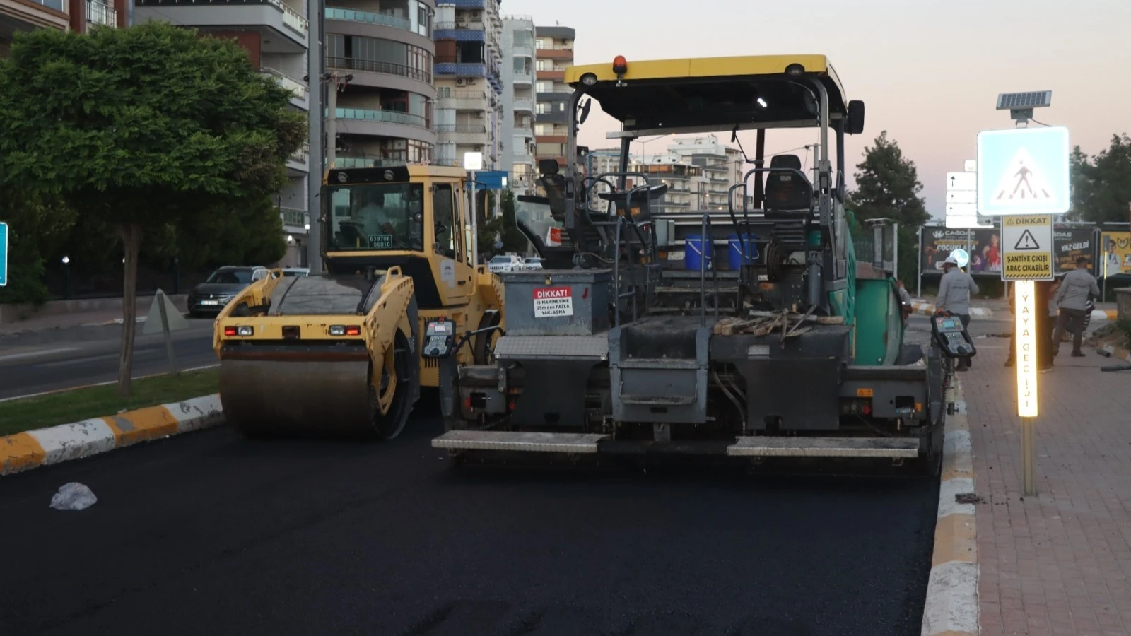 Şanlıurfa Büyükşehir Belediyesi'nden Esentepe Mahallesi'nde Sıcak Asfalt Çalışması