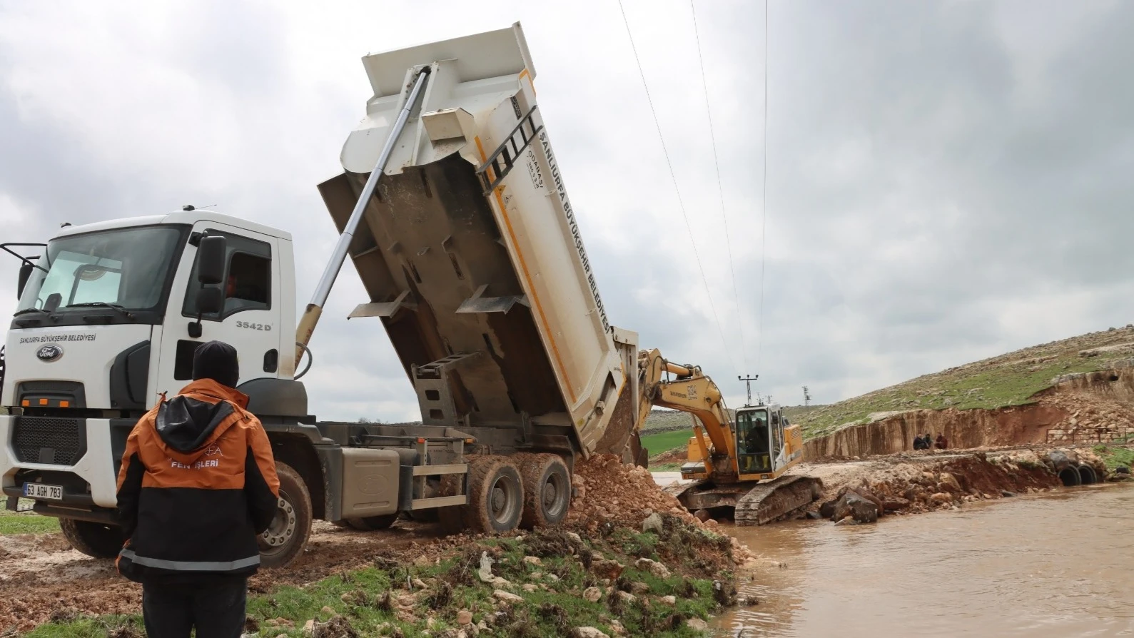 BÜYÜKŞEHİR, VİRANŞEHİR’DE SELİN YARALARINI SARIYOR