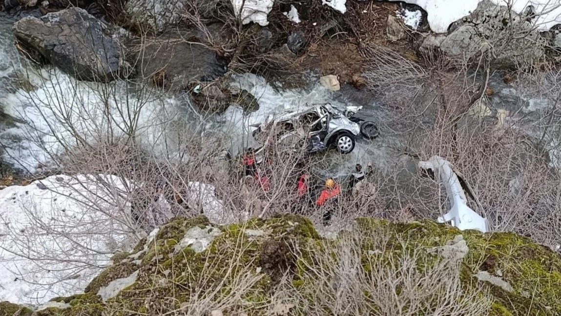 Uçuruma Yuvarlanan Otomobil Can Aldı