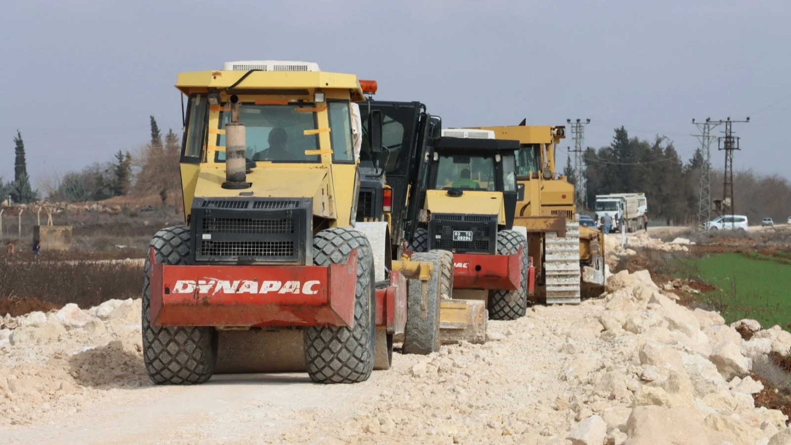 Harran–Akçakale Grup Yolunda Hummalı Çalışma Sürüyor