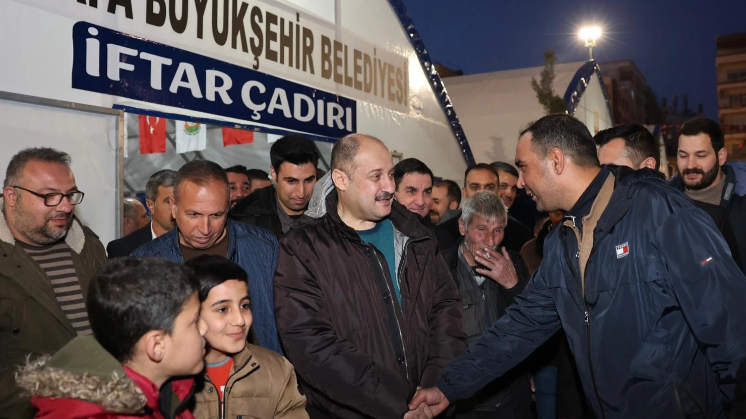 BAŞKAN GÜLPINAR, İFTAR ÇADIRINDA VATANDAŞLARLA BULUŞTU