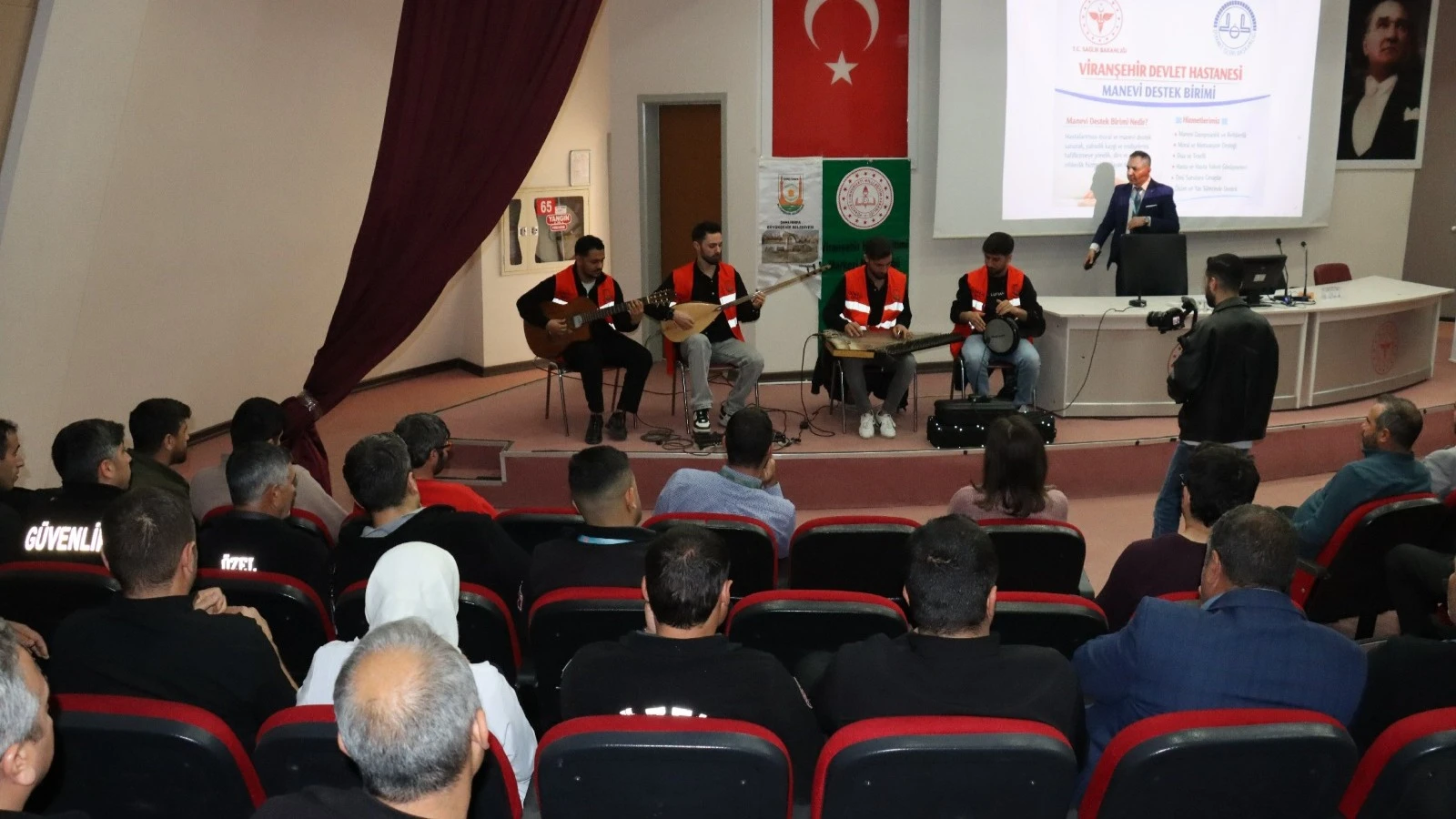 ŞANLIURFA’DA DENETİMLİ SERBESTLİK KAPSAMINDAKİ VATANDAŞLAR VE SAĞLIK ÇALIŞANLARINA MİNİ KONSER