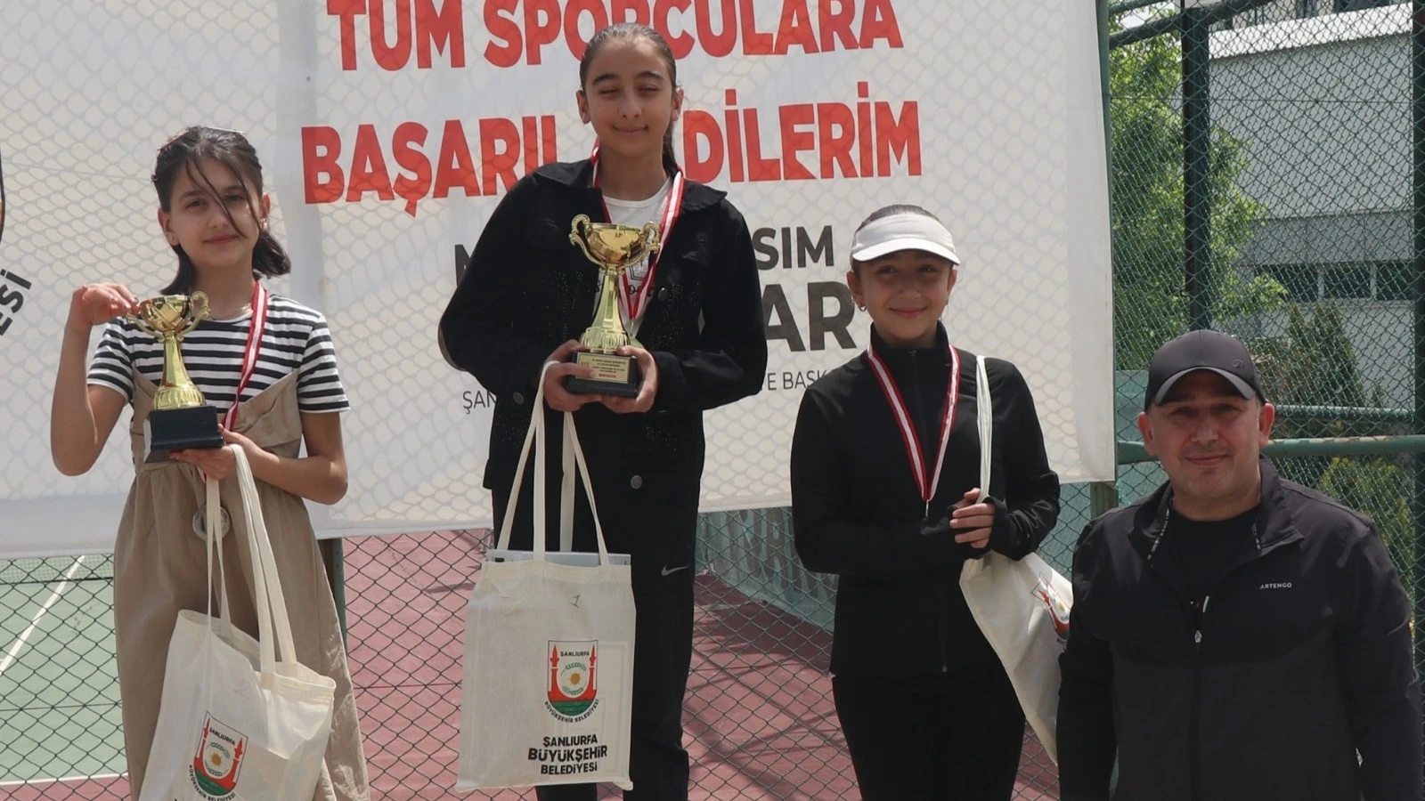 Şanlıurfa’da 23 Nisan Tenis Turnuvası Ödül Töreniyle Sona Erdi